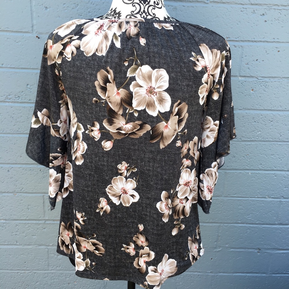 Expresso Gray Cream Flowers Blouse NWOT - Picture 3 of 7